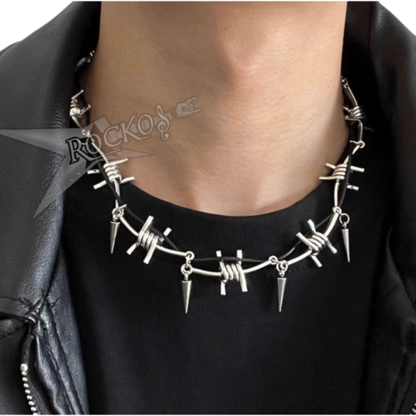 METAL RIVETS NECKLACE